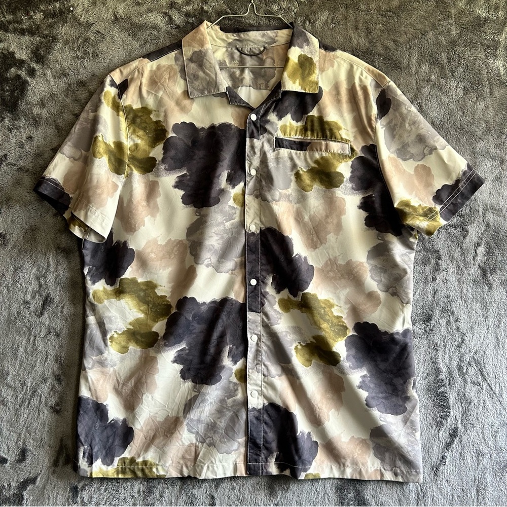 All In Motion Shirt Mens XL Snap Button Abstract Camo‎ Short Sleeve Streetwear